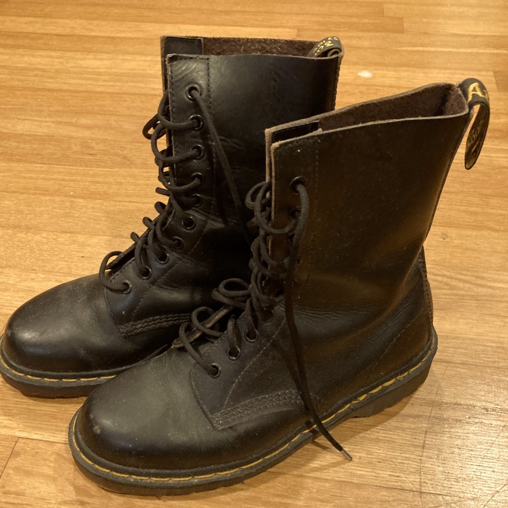 Black Dr Martens 10 hole boots size 6